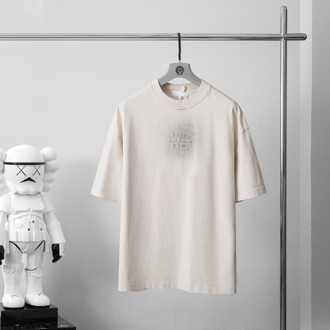 品牌：WANG季度：2025秋冬颜色：黑色 冷卡其 咖色尺码：S-XXL版型：宽松版 短袖T重量：390