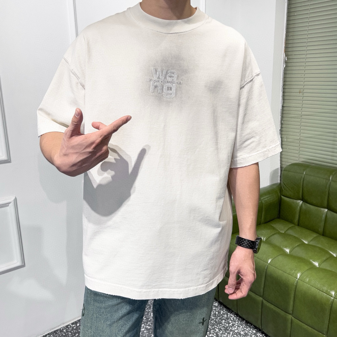 品牌：WANG季度：2025秋冬颜色：黑色 冷卡其 咖色尺码：S-XXL版型：宽松版 短袖T重量：390