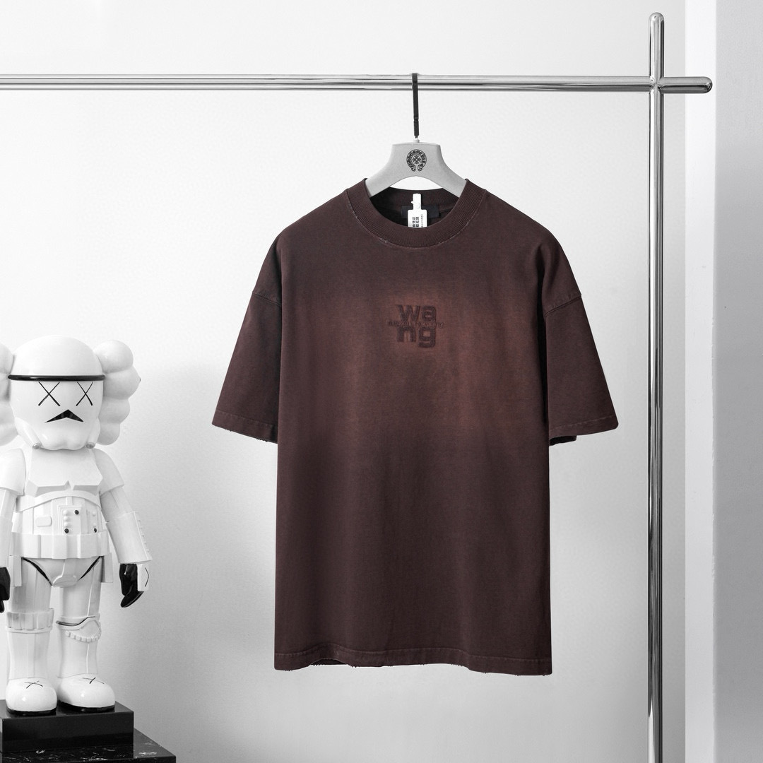 品牌：WANG季度：2025秋冬颜色：黑色 冷卡其 咖色尺码：S-XXL版型：宽松版 短袖T重量：390