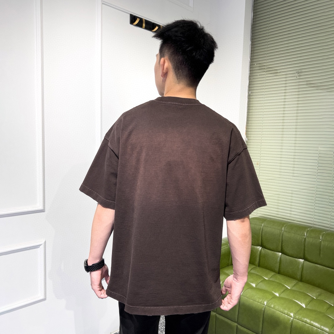 品牌：WANG季度：2025秋冬颜色：黑色 冷卡其 咖色尺码：S-XXL版型：宽松版 短袖T重量：390