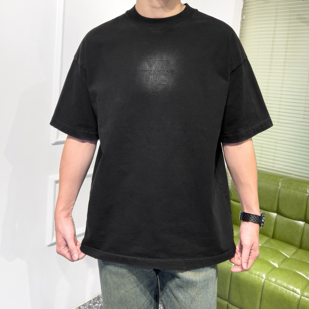 品牌：WANG季度：2025秋冬颜色：黑色 冷卡其 咖色尺码：S-XXL版型：宽松版 短袖T重量：390