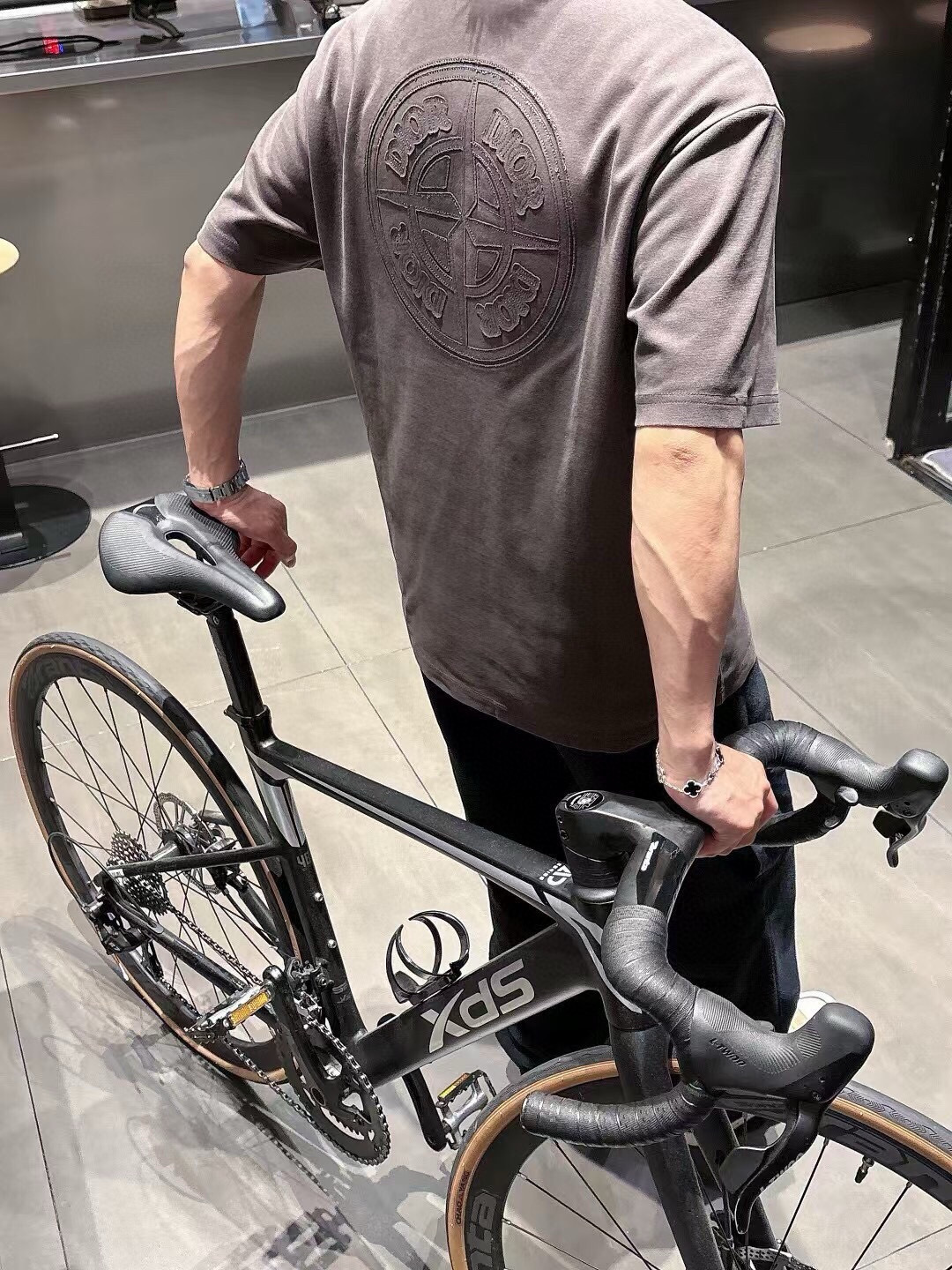 Dio 2025秋冬短袖系列尺码: M-3XL版型：微阔版型克重：270克重成份：碳素磨毛罗马棉平纹面料