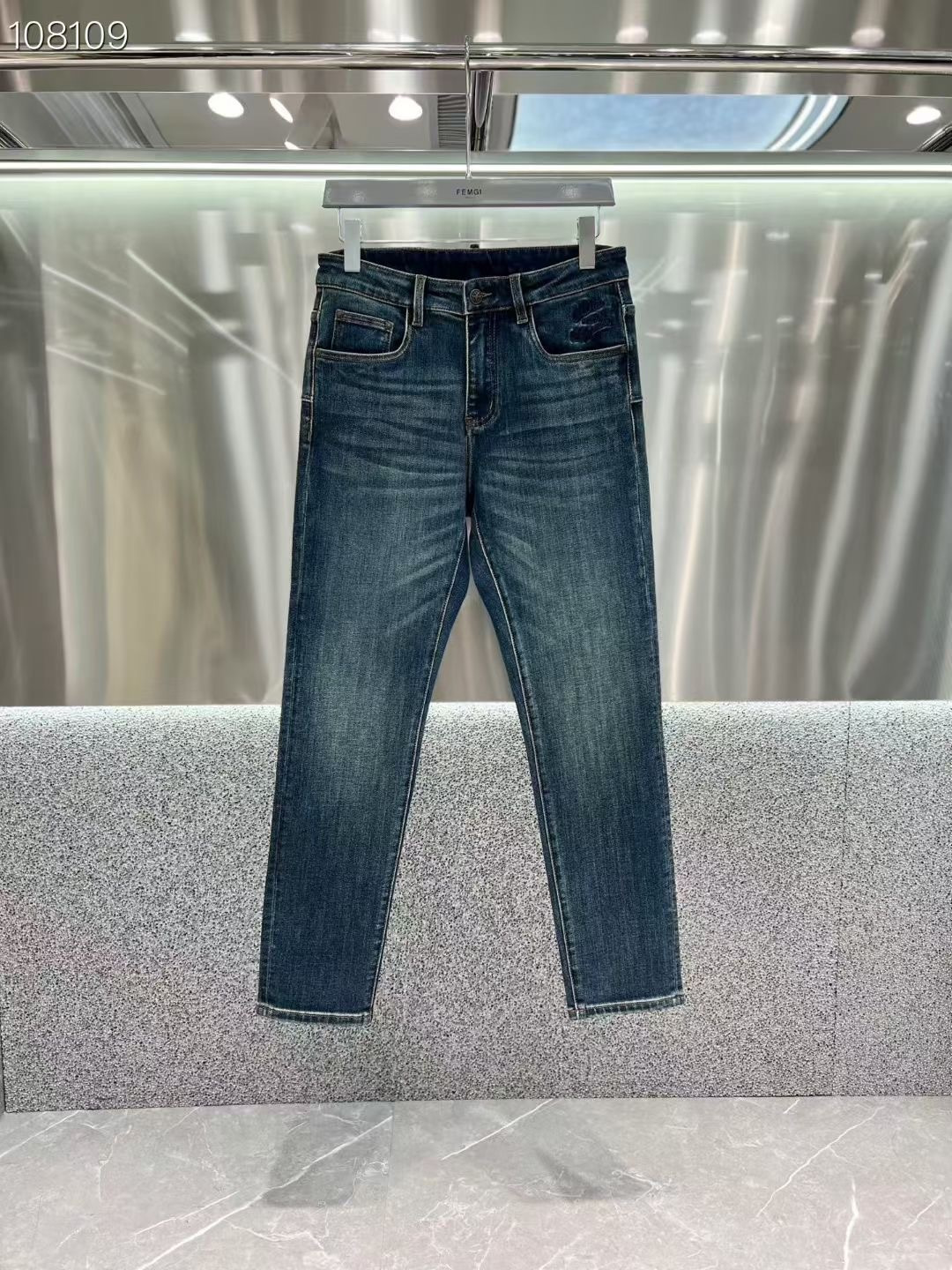 D家𝟐𝟎𝟐𝟓秋冬上新高订欧货牛仔 现货供应 高端精梳棉面料𝟏𝟓𝟖𝟗# 兰牛 码数: 𝟐𝟗-𝟑𝟖