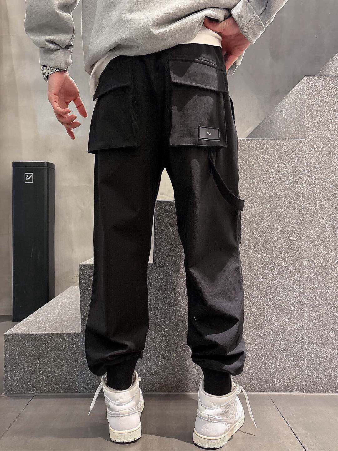 Y-3🌟新款秋季长裤👖采用优质面料，亲肤舒适！版型完美！百搭款！裤头logo标识，后双大口袋设计别具一格