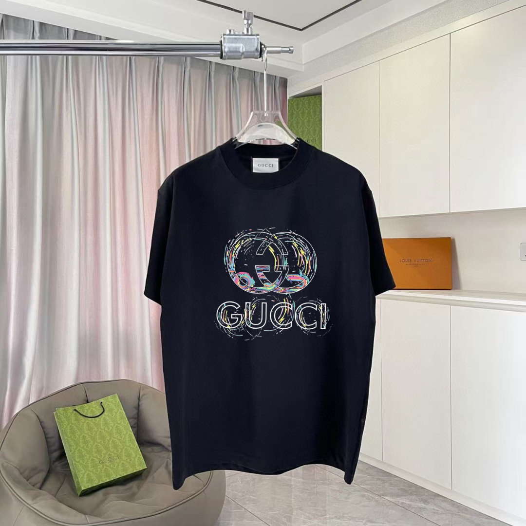 GUCC*2025秋季新款 个性字母logo印花 定制面料300g  短袖T恤  男女同款颜色：黑色 杏