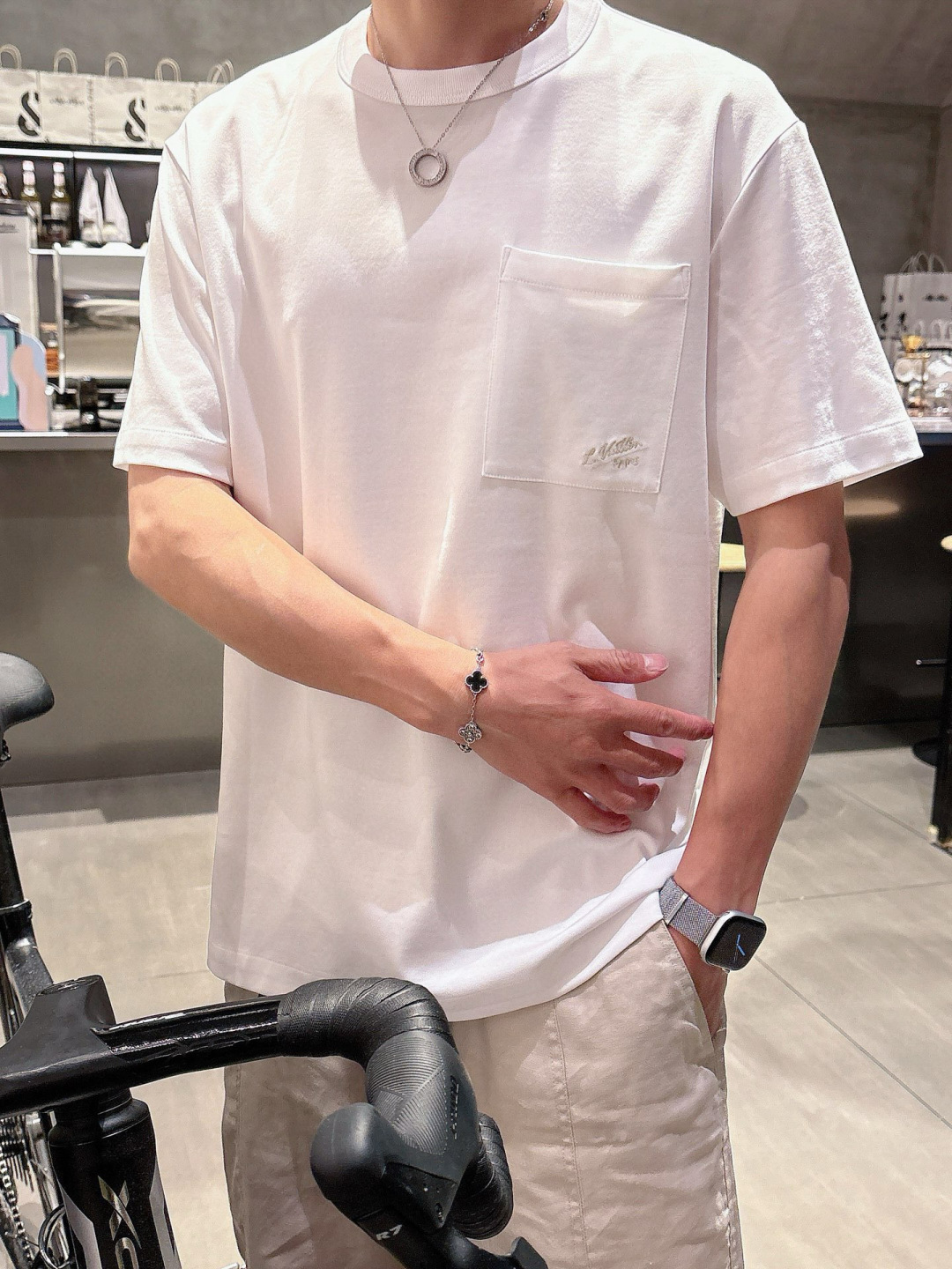 2025年 春夏系列🔥🔥H8058🔥🔥1.颜色：黑色 白色 灰色 豆绿 蓝色2.尺码：M-5XL3.版型