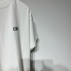 BALENCIAGA巴黎世家时尚休闲圆领短袖T恤!宽松版型纯棉材质!品牌字母logo立体印花工艺!定制面 BALENCIAGA巴黎世家时尚休闲圆领短袖T恤!宽松版型纯棉材质!品牌字母logo立体印花工艺!定制面
