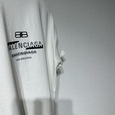 BALENCIAGA巴黎世家时尚休闲圆领短袖T恤!宽松版型纯棉材质!品牌字母logo立体印花工艺!定制面 BALENCIAGA巴黎世家时尚休闲圆领短袖T恤!宽松版型纯棉材质!品牌字母logo立体印花工艺!定制面