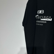 BALENCIAGA巴黎世家时尚休闲圆领短袖T恤!宽松版型纯棉材质!品牌字母logo立体印花工艺!定制面 BALENCIAGA巴黎世家时尚休闲圆领短袖T恤!宽松版型纯棉材质!品牌字母logo立体印花工艺!定制面