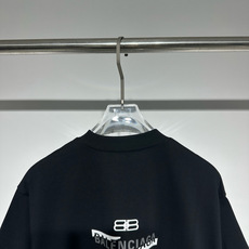 BALENCIAGA巴黎世家时尚休闲圆领短袖T恤!宽松版型纯棉材质!品牌字母logo立体印花工艺!定制面 BALENCIAGA巴黎世家时尚休闲圆领短袖T恤!宽松版型纯棉材质!品牌字母logo立体印花工艺!定制面