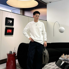 LOEW 2025秋冬系列长袖T恤码数:M-5XL 微阔版型潮流罗马磨毛。面料表面刷毛做磨毛工艺与 LOEW 2025秋冬系列长袖T恤码数:M-5XL 微阔版型潮流罗马磨毛。面料表面刷毛做磨毛工艺与