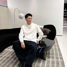 LOEW 2025秋冬系列长袖T恤码数:M-5XL 微阔版型潮流罗马磨毛。面料表面刷毛做磨毛工艺与 LOEW 2025秋冬系列长袖T恤码数:M-5XL 微阔版型潮流罗马磨毛。面料表面刷毛做磨毛工艺与