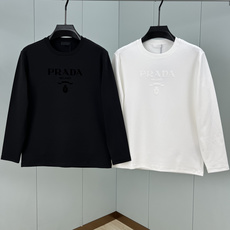 Prada.普拉达 秋冬经典标志性植绒印花logo棉质长袖T恤衫,正面饰同布色系植绒印花标识设计,采用3 Prada.普拉达 秋冬经典标志性植绒印花logo棉质长袖T恤衫,正面饰同布色系植绒印花标识设计,采用3