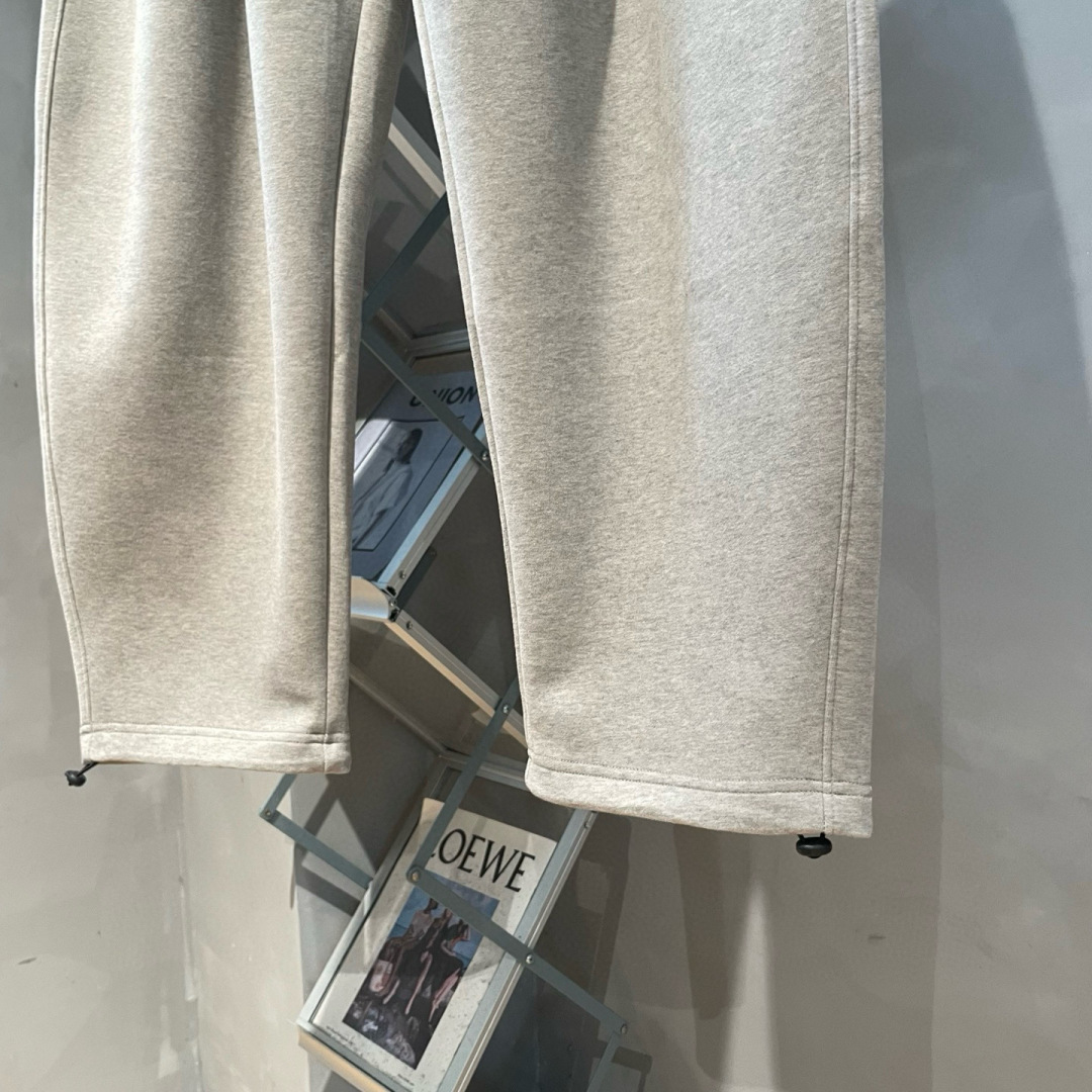 克罗心🌟秋冬新款设计感潮流直筒休闲裤🆕采用优质面料，具有质感，松紧腰带设计，超级时尚洋气！码数：S-3X