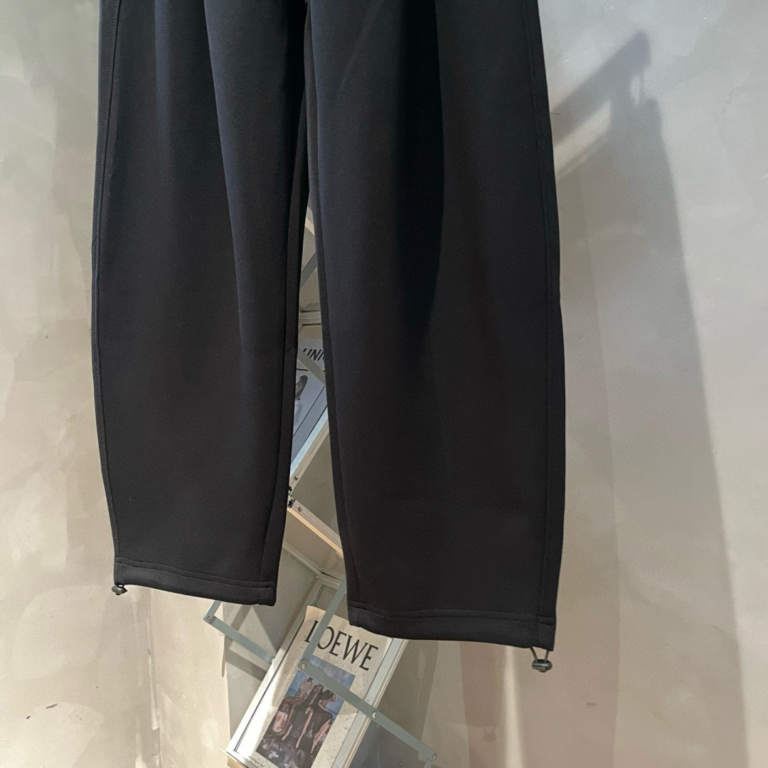 克罗心🌟秋冬新款设计感潮流直筒休闲裤🆕采用优质面料，具有质感，松紧腰带设计，超级时尚洋气！码数：S-3X