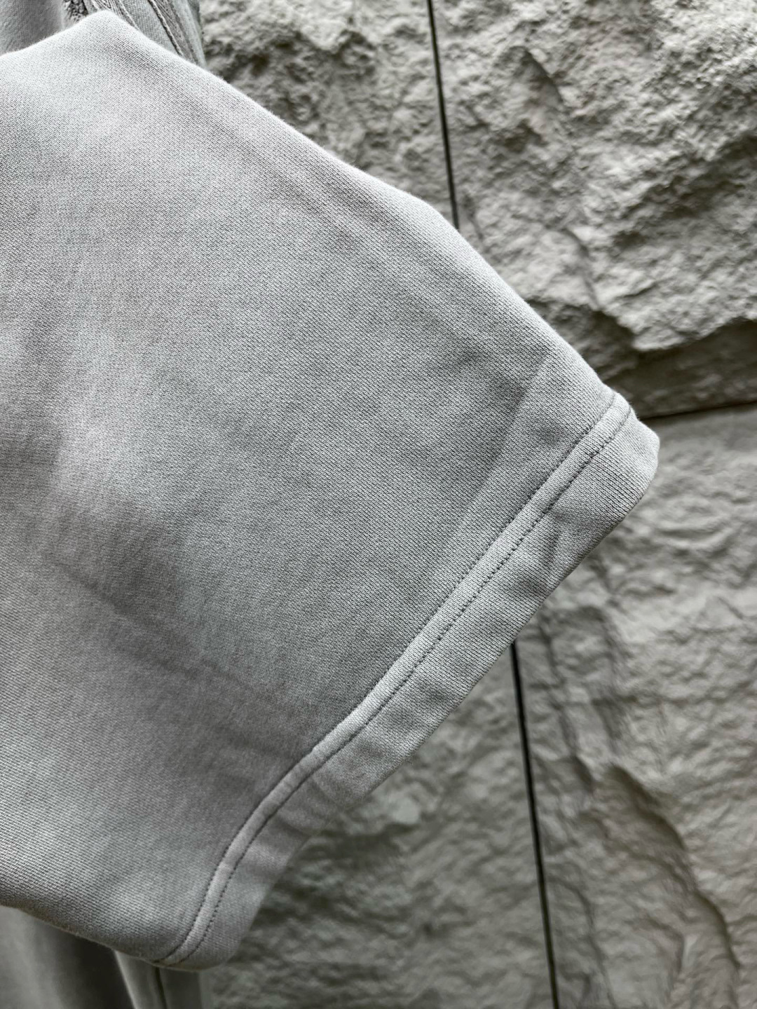 大王🔥🔥秋冬季新款休闲裤，采用定制优质棉质面料，重磅散边拼接设计，前面经典发泡logo点缀，超级好看！面