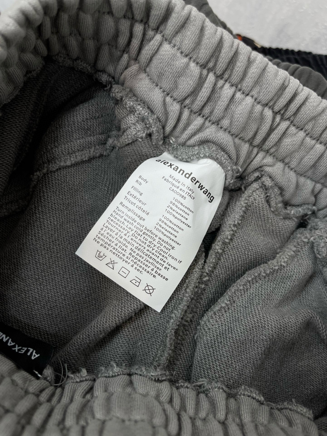 大王🔥🔥秋冬季新款休闲裤，采用定制优质棉质面料，重磅散边拼接设计，前面经典发泡logo点缀，超级好看！面