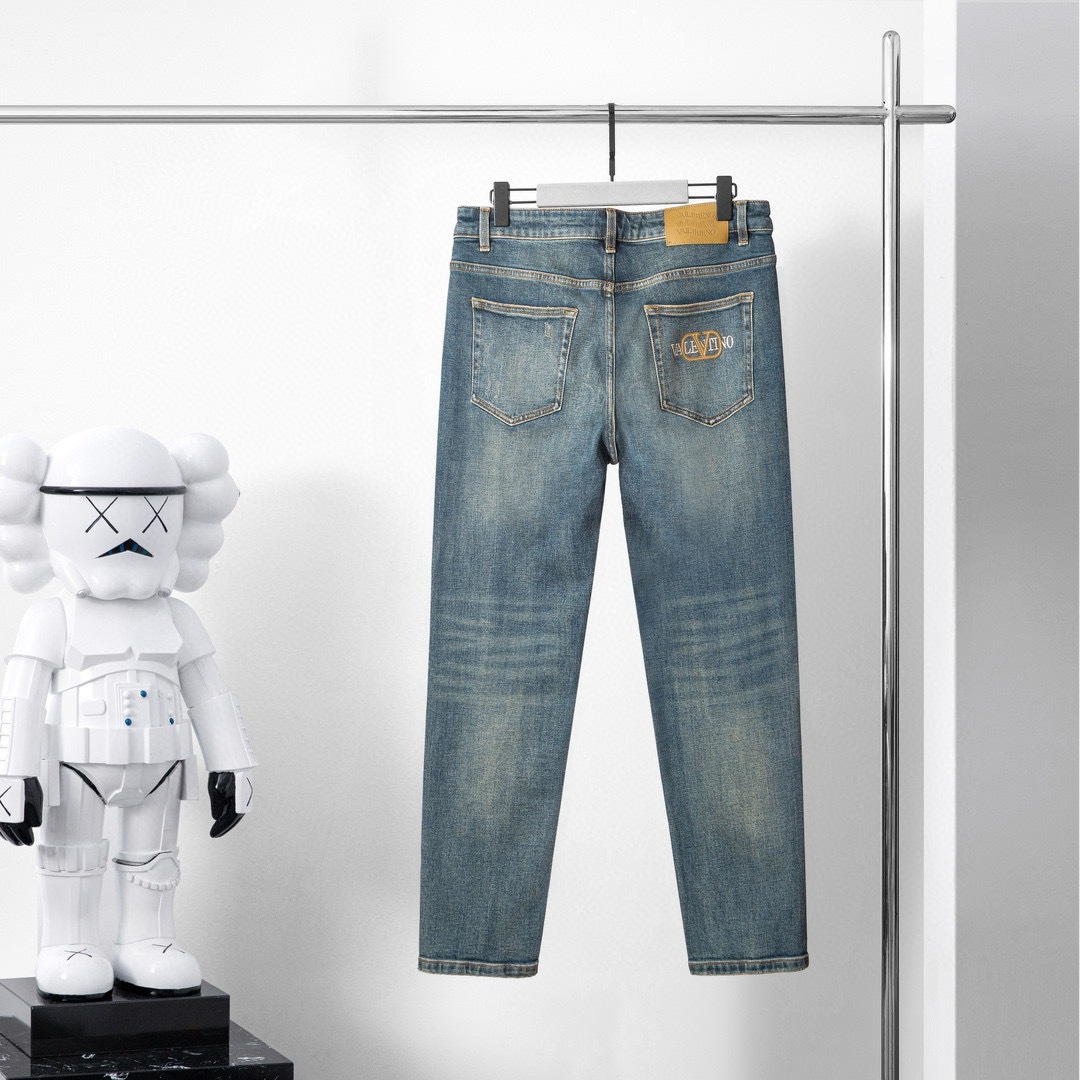 品牌：VLTN季度：2025秋冬颜色：蓝色尺码：29—36码版型：修身直脚版 牛仔裤重量：14.25安成