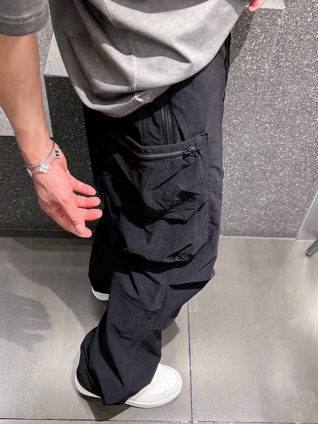 新款 Y-3，立体拉链翻盖口袋，两侧机能风大口袋，直筒工装裤，版型完美！百搭款！上身效果潮流时尚活力满满