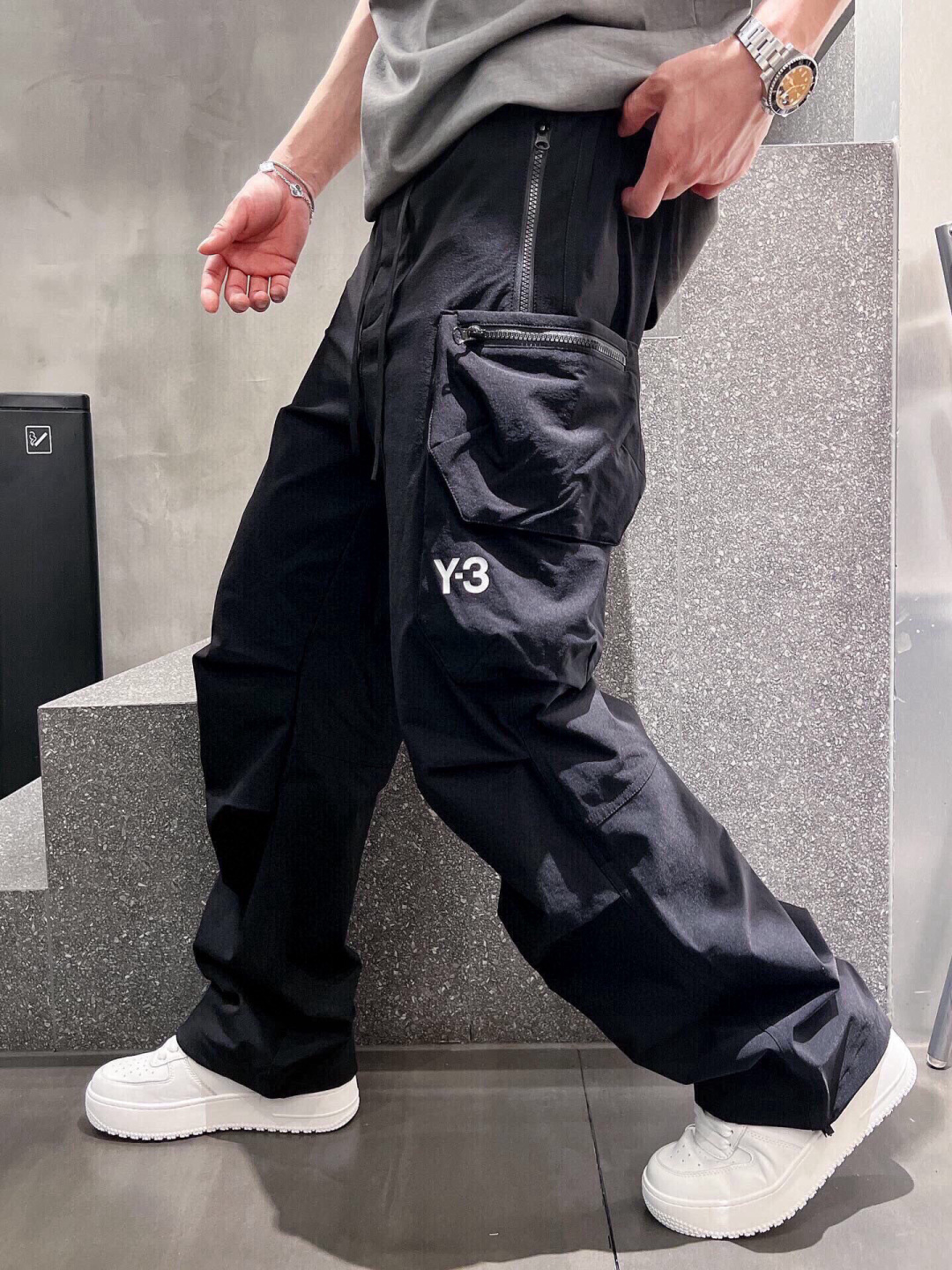新款 Y-3，立体拉链翻盖口袋，两侧机能风大口袋，直筒工装裤，版型完美！百搭款！上身效果潮流时尚活力满满