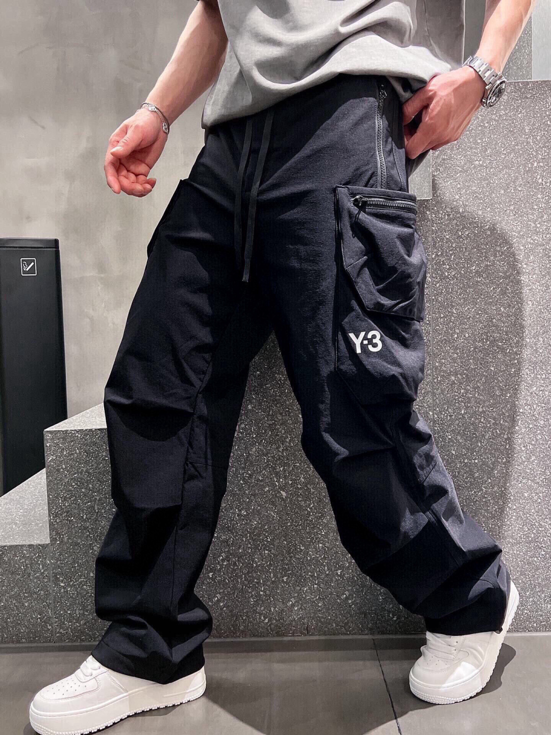 新款 Y-3，立体拉链翻盖口袋，两侧机能风大口袋，直筒工装裤，版型完美！百搭款！上身效果潮流时尚活力满满