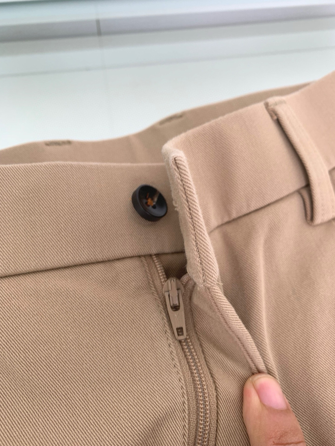 2025秋冬新款男士商务休闲直筒休闲裤最新上线的这款品味不凡的休闲裤，定制出来的面料才是这款的重点！精选