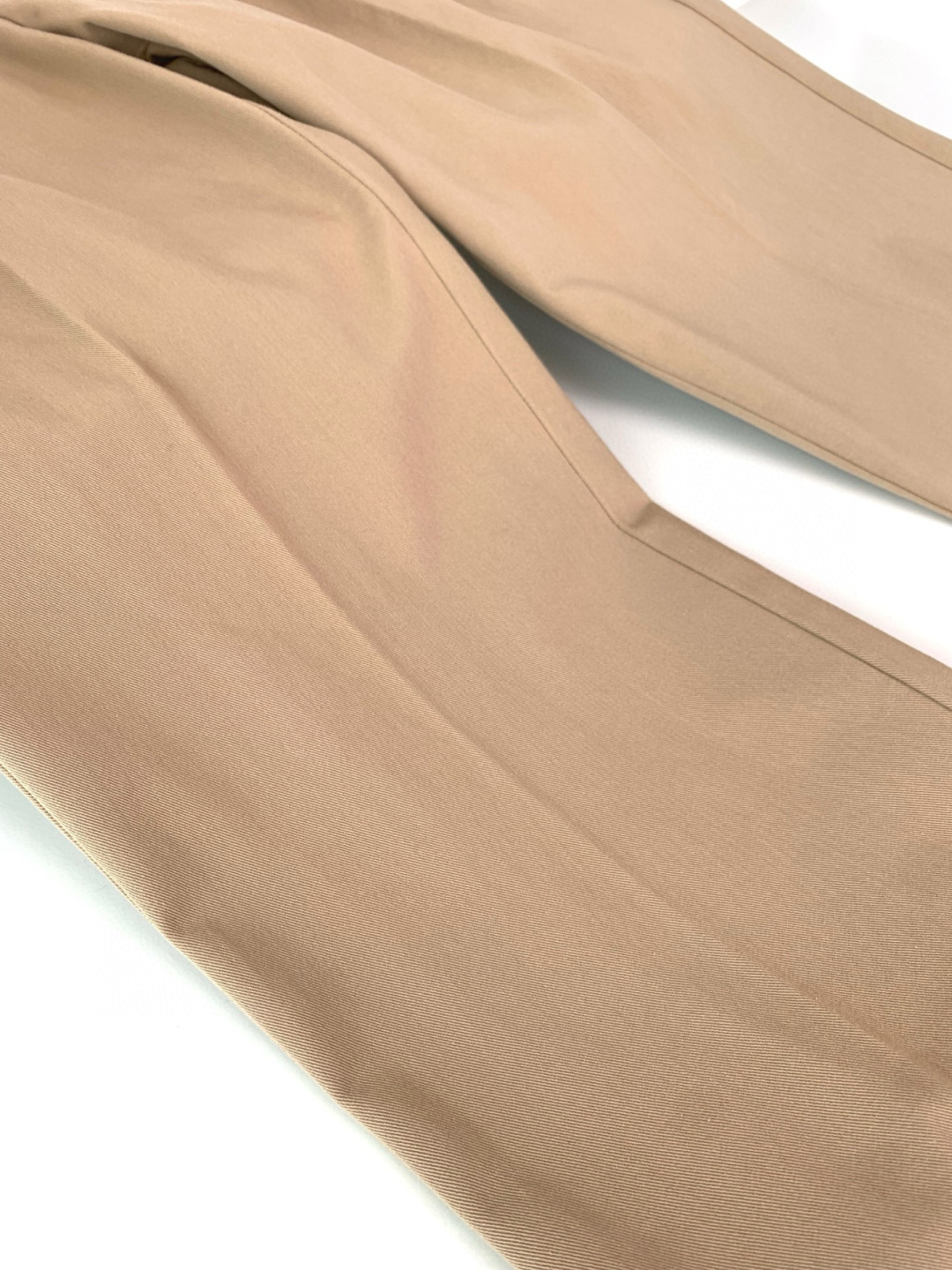 2025秋冬新款男士商务休闲直筒休闲裤最新上线的这款品味不凡的休闲裤，定制出来的面料才是这款的重点！精选