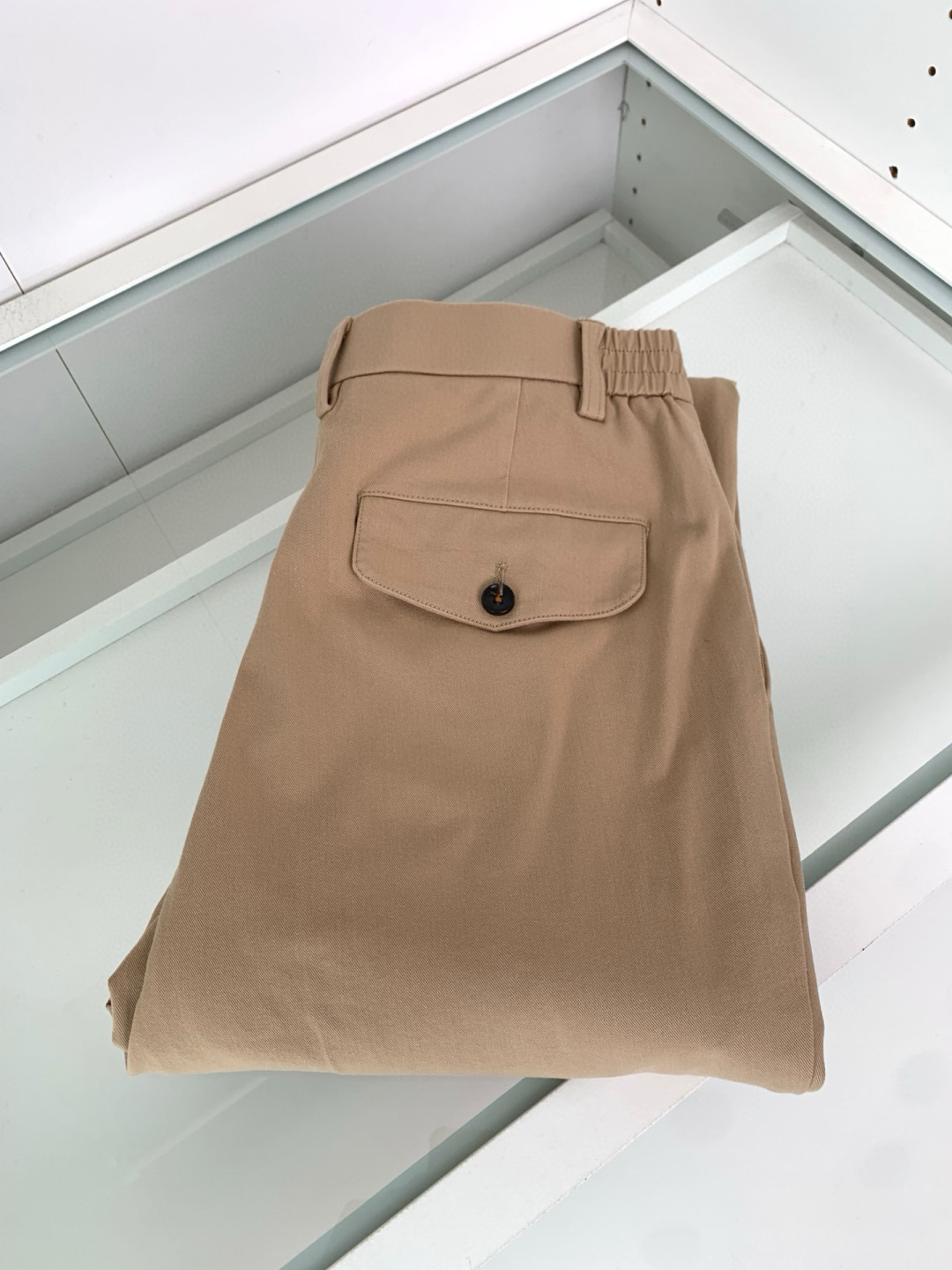 2025秋冬新款男士商务休闲直筒休闲裤最新上线的这款品味不凡的休闲裤，定制出来的面料才是这款的重点！精选