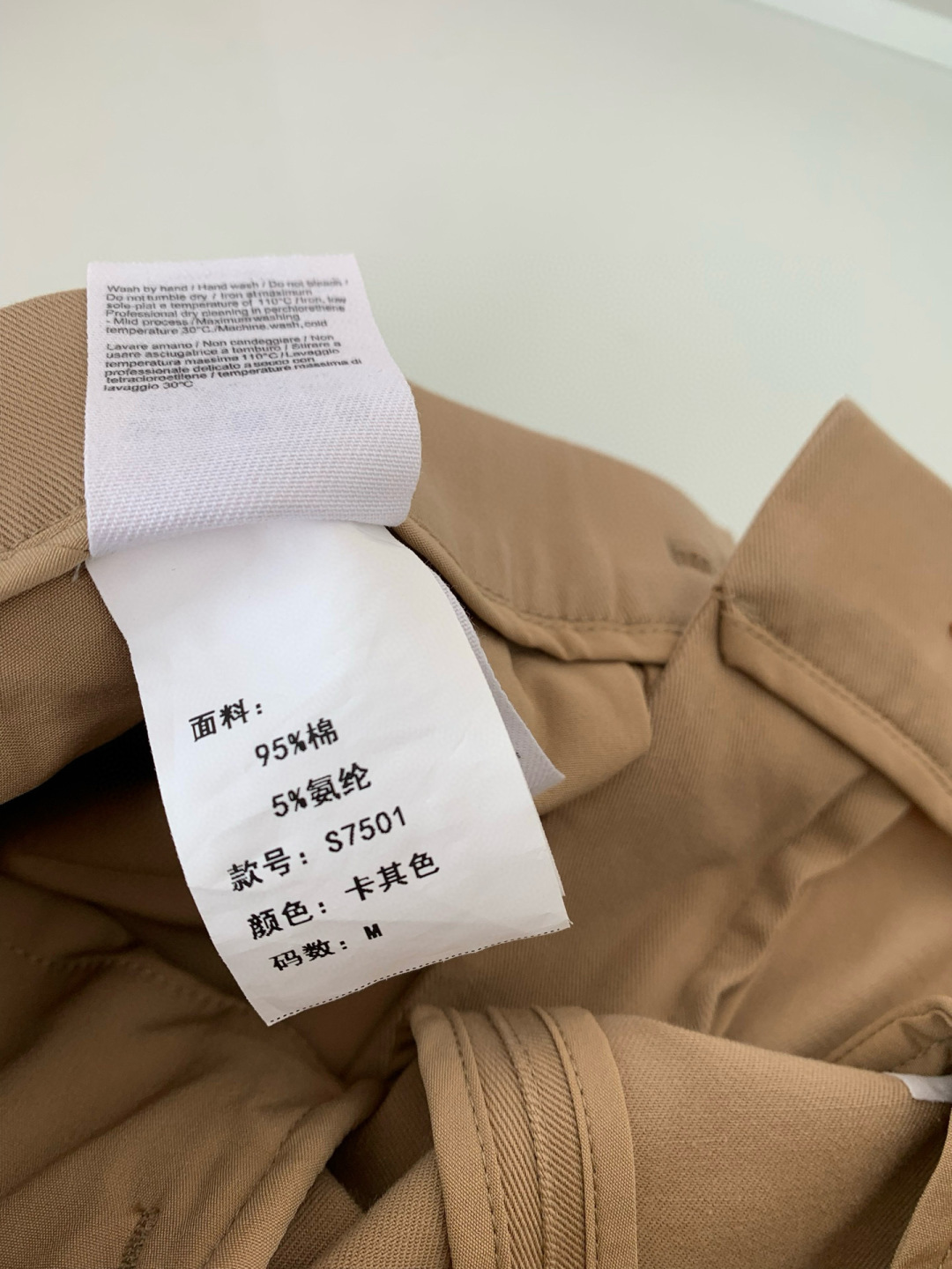 2025秋冬新款男士商务休闲直筒休闲裤最新上线的这款品味不凡的休闲裤，定制出来的面料才是这款的重点！精选
