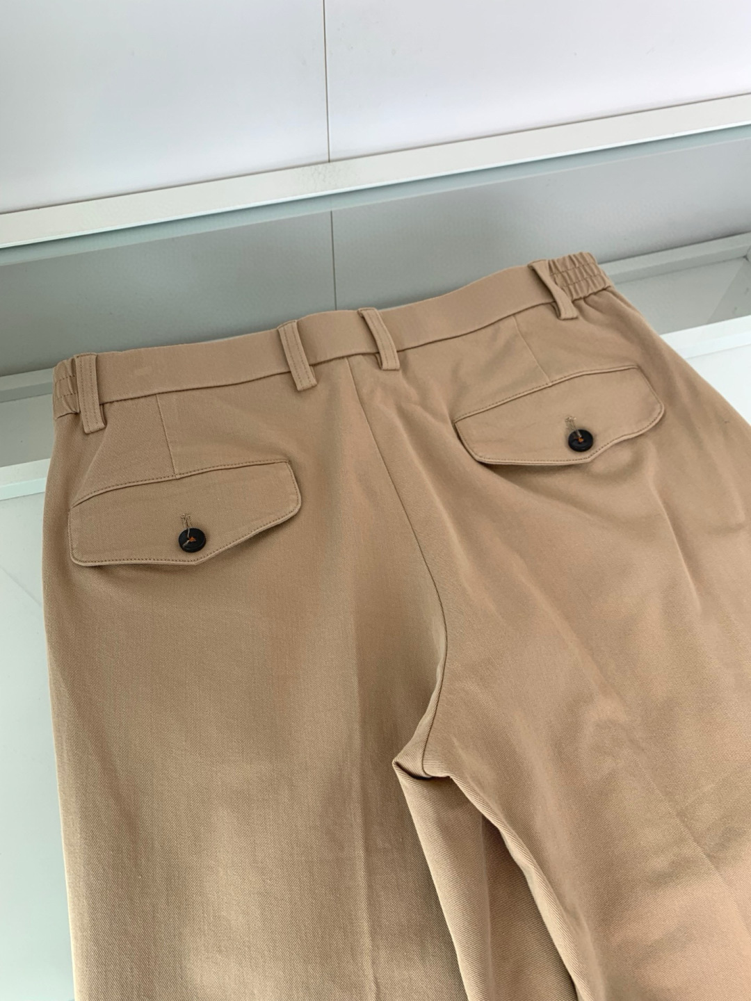 2025秋冬新款男士商务休闲直筒休闲裤最新上线的这款品味不凡的休闲裤，定制出来的面料才是这款的重点！精选