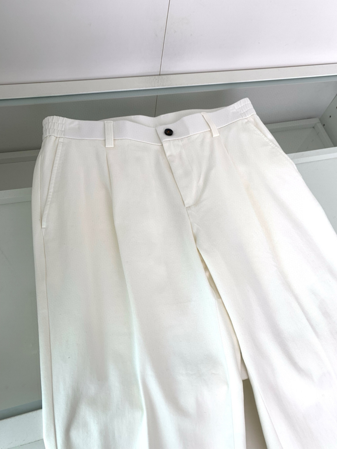 2025秋冬新款男士商务休闲直筒休闲裤最新上线的这款品味不凡的休闲裤，定制出来的面料才是这款的重点！精选