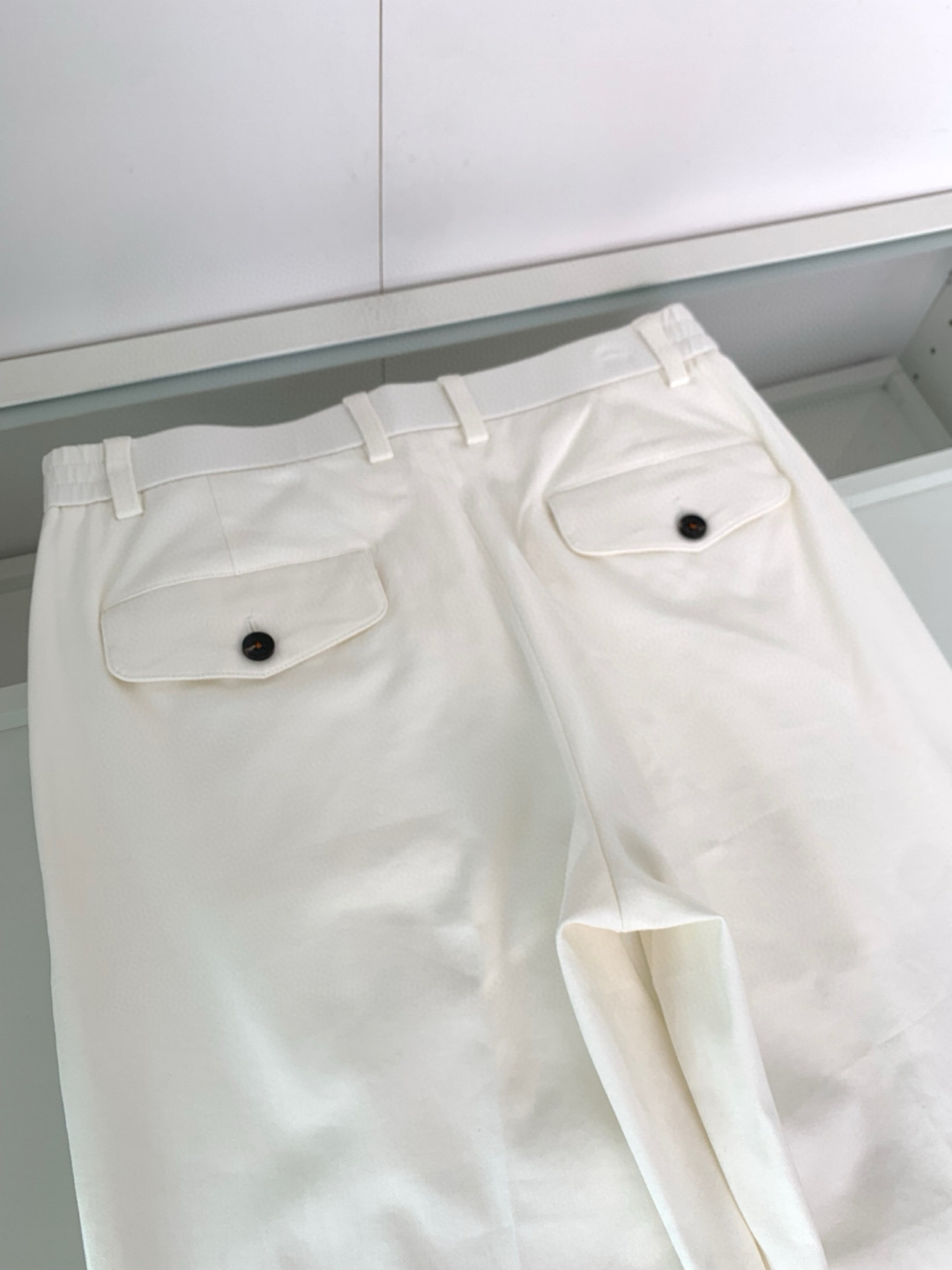 2025秋冬新款男士商务休闲直筒休闲裤最新上线的这款品味不凡的休闲裤，定制出来的面料才是这款的重点！精选