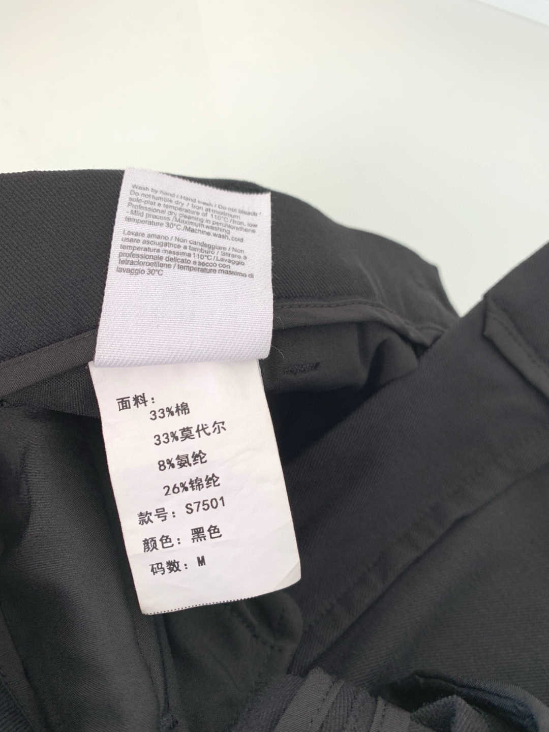 2025秋冬新款男士商务休闲直筒休闲裤最新上线的这款品味不凡的休闲裤，定制出来的面料才是这款的重点！精选