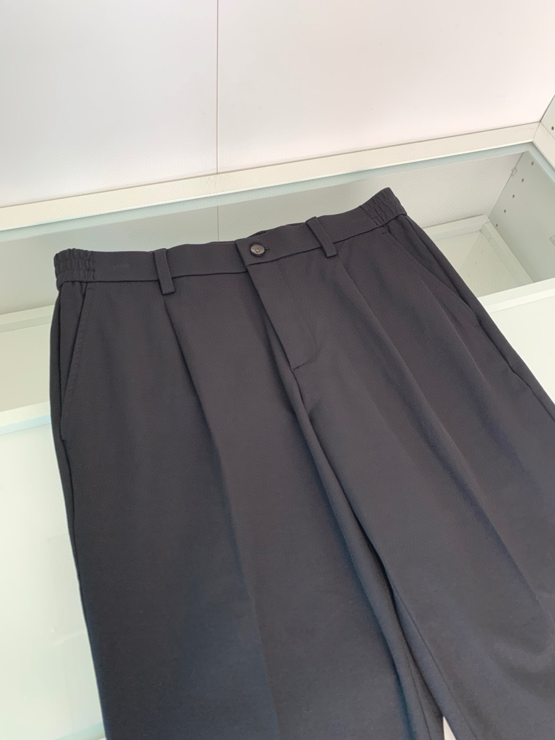 2025秋冬新款男士商务休闲直筒休闲裤最新上线的这款品味不凡的休闲裤，定制出来的面料才是这款的重点！精选