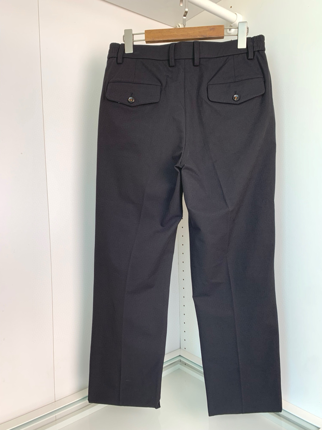 2025秋冬新款男士商务休闲直筒休闲裤最新上线的这款品味不凡的休闲裤，定制出来的面料才是这款的重点！精选