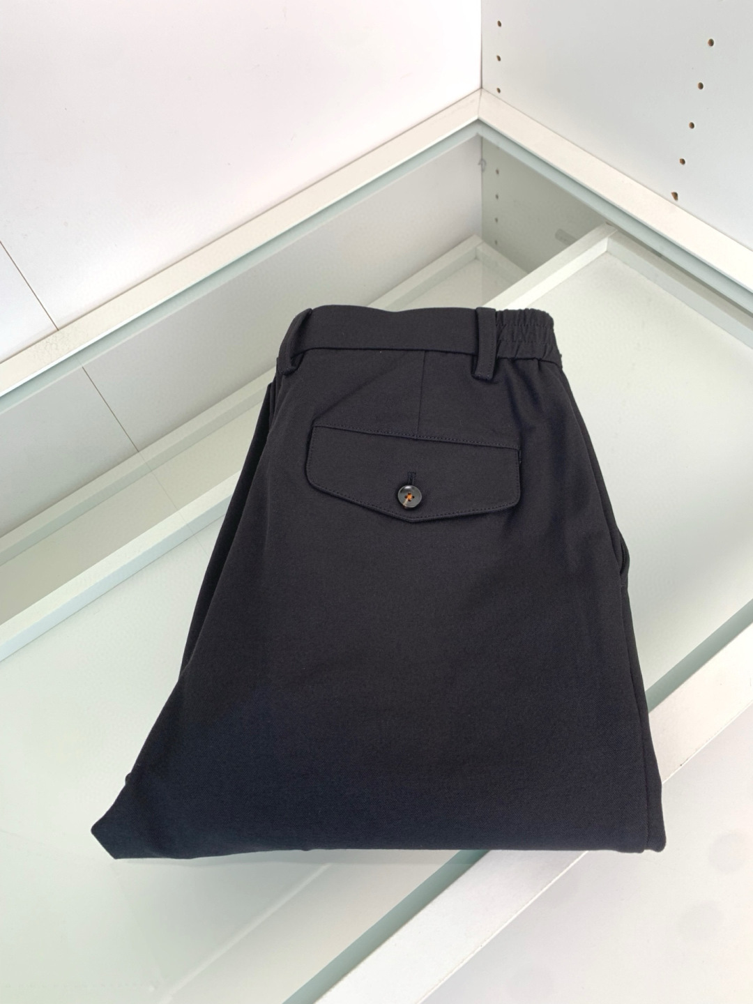 2025秋冬新款男士商务休闲直筒休闲裤最新上线的这款品味不凡的休闲裤，定制出来的面料才是这款的重点！精选