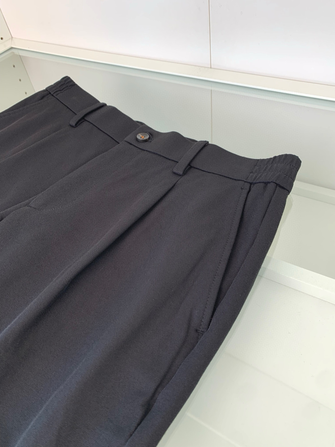 2025秋冬新款男士商务休闲直筒休闲裤最新上线的这款品味不凡的休闲裤，定制出来的面料才是这款的重点！精选
