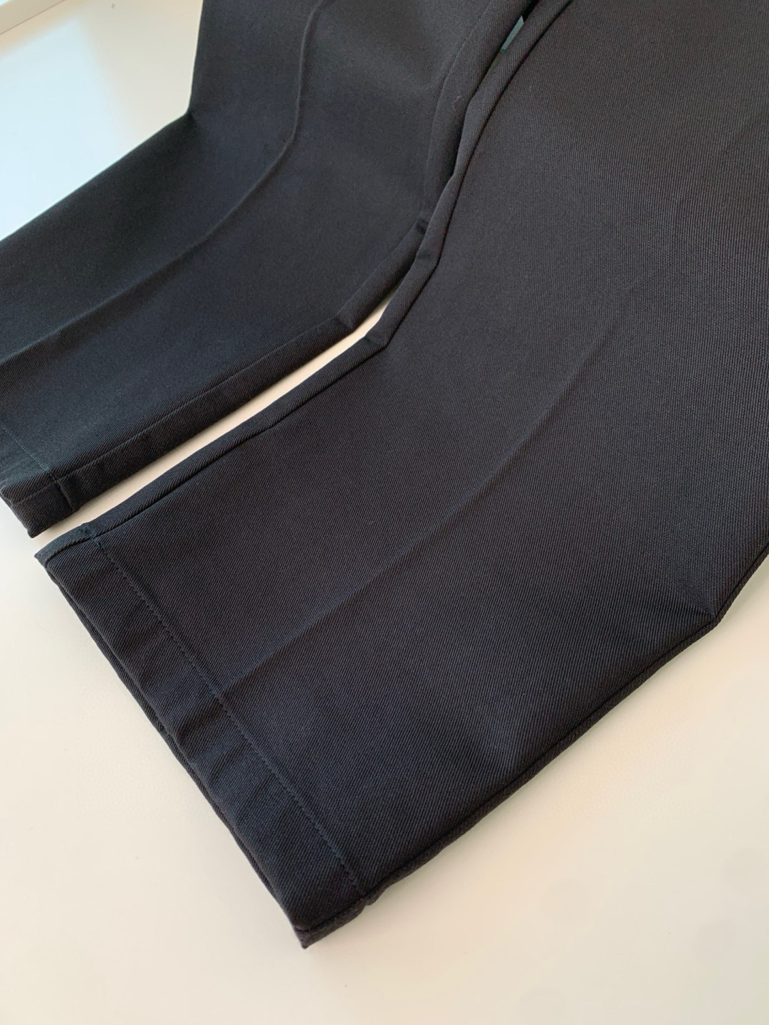 2025秋冬新款男士商务休闲直筒休闲裤最新上线的这款品味不凡的休闲裤，定制出来的面料才是这款的重点！精选