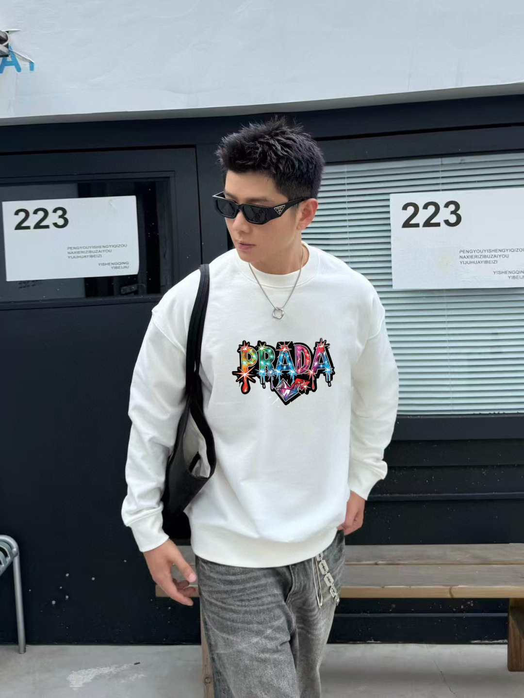 PRAD*普拉达2025秋季新款 个性字母logo印花 定制面料400g 圆领卫衣 男女同款颜色: 黑色