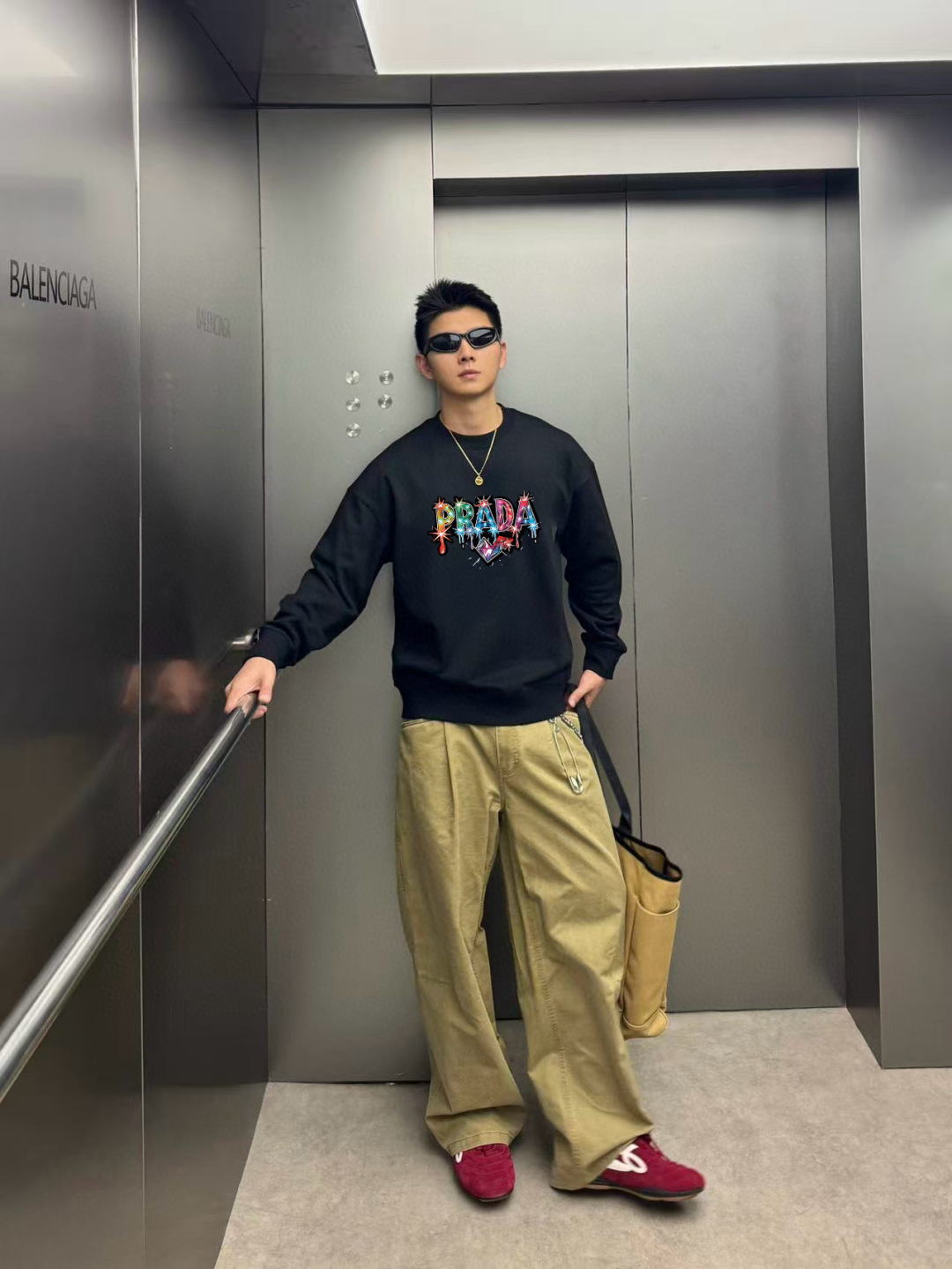 PRAD*普拉达2025秋季新款 个性字母logo印花 定制面料400g 圆领卫衣 男女同款颜色: 黑色