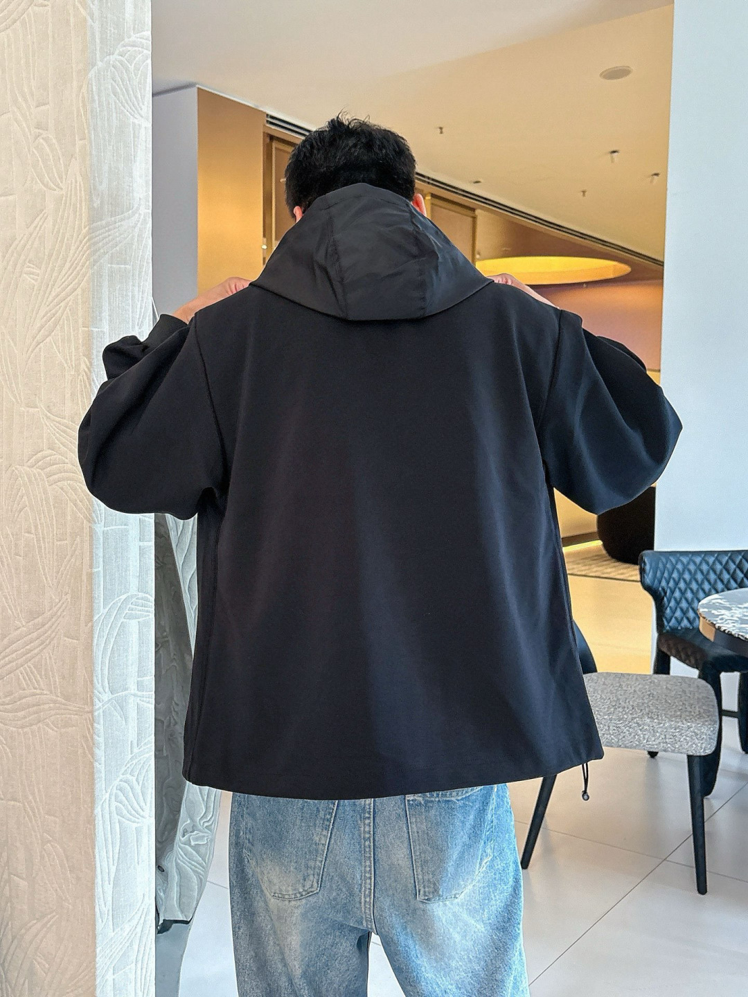 普拉达 2025秋季新款夹克外套，秀场新品‼品相非常完美，舒适保暖，三标齐全色泽饱满诱人，非常出彩的设计