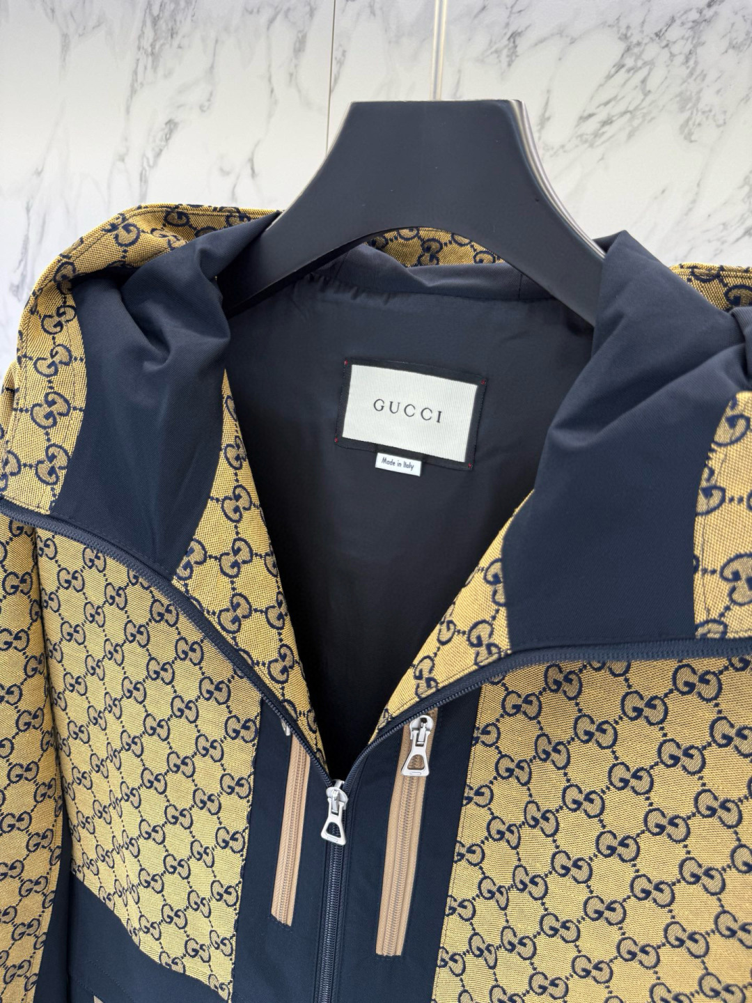 GUCCl 秋款2025最新款时尚设计师款夹克外套.处处细节显工艺足够的高级 结构性剪裁的设计改变来展现