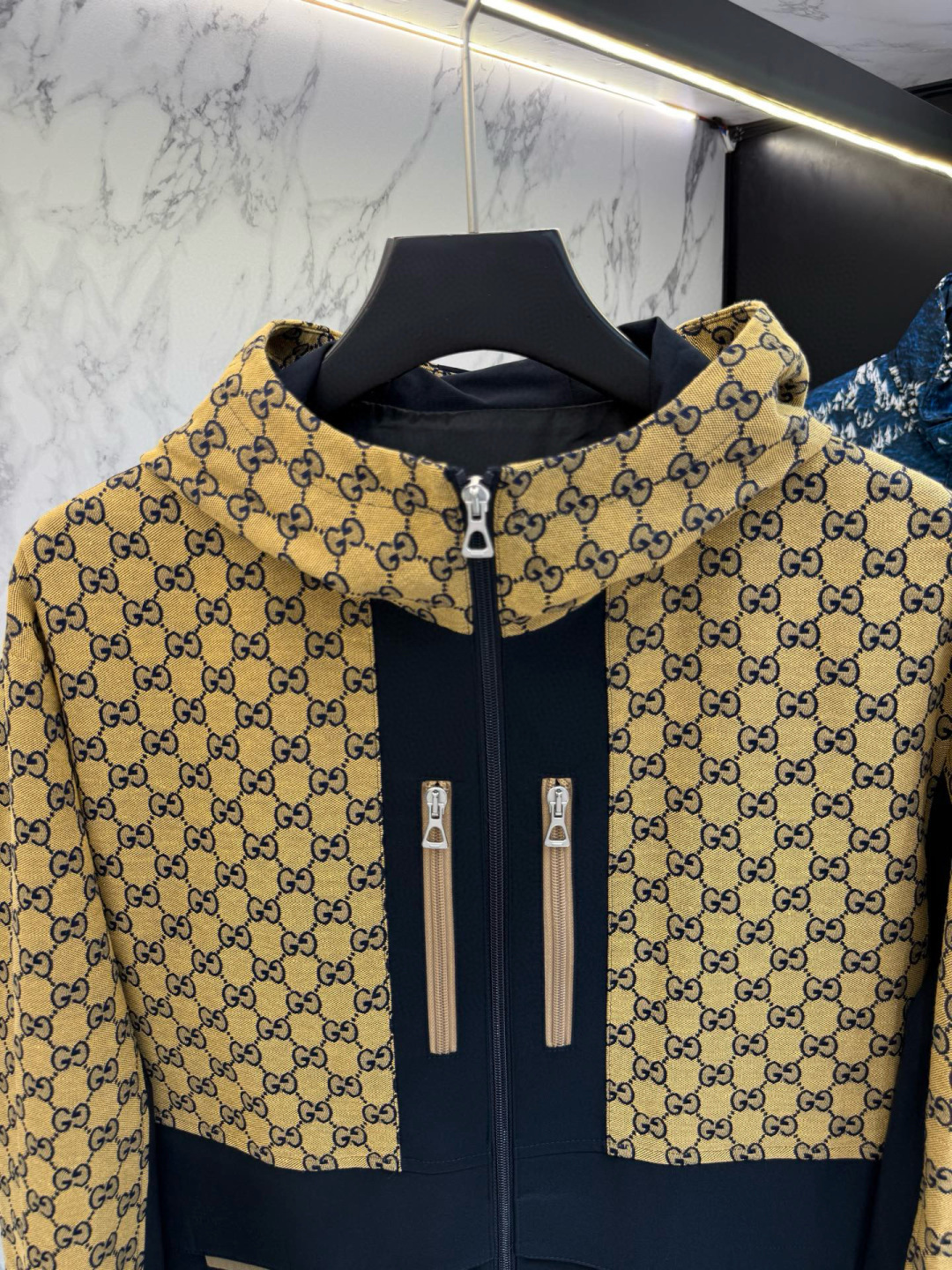 GUCCl 秋款2025最新款时尚设计师款夹克外套.处处细节显工艺足够的高级 结构性剪裁的设计改变来展现