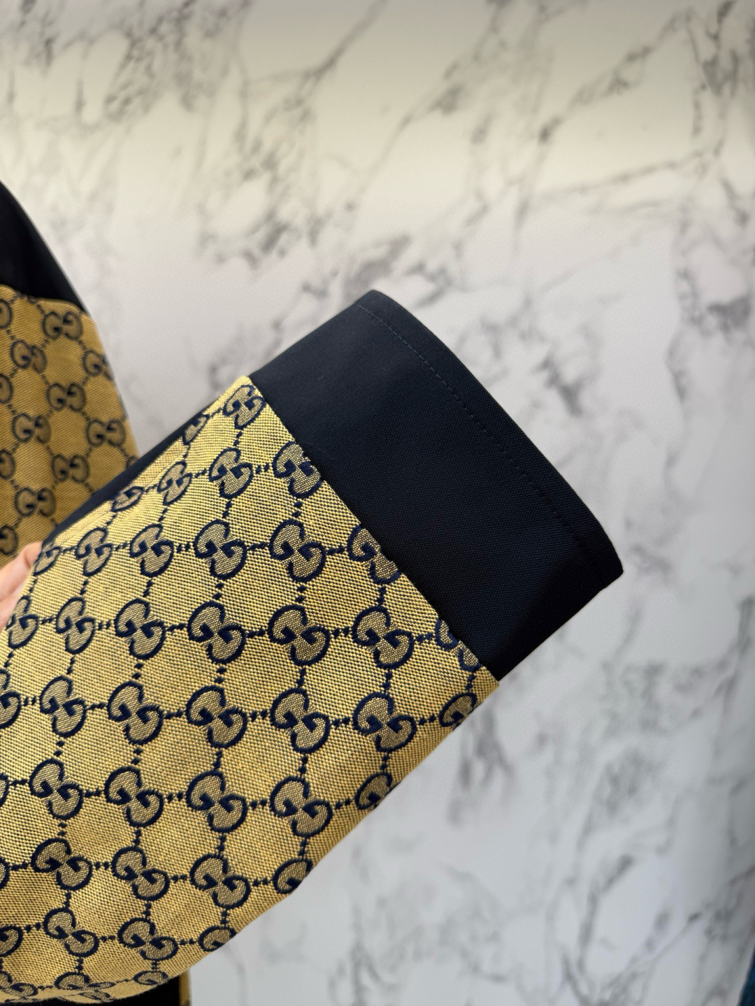 GUCCl 秋款2025最新款时尚设计师款夹克外套.处处细节显工艺足够的高级 结构性剪裁的设计改变来展现