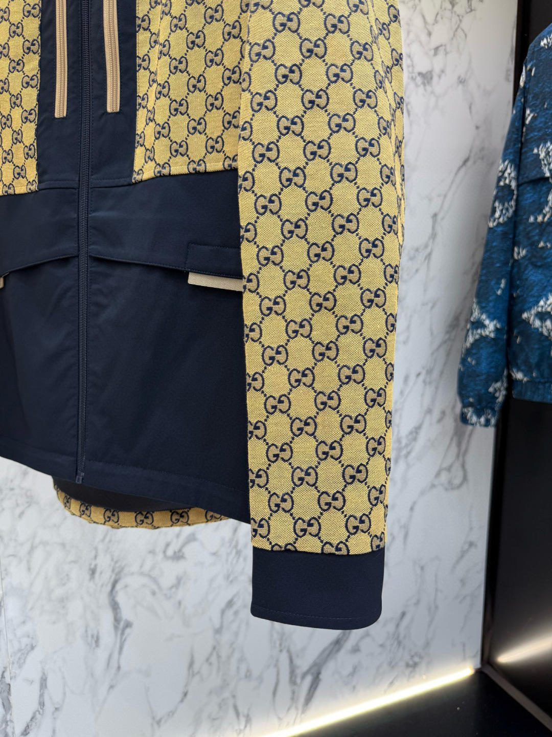 GUCCl 秋款2025最新款时尚设计师款夹克外套.处处细节显工艺足够的高级 结构性剪裁的设计改变来展现