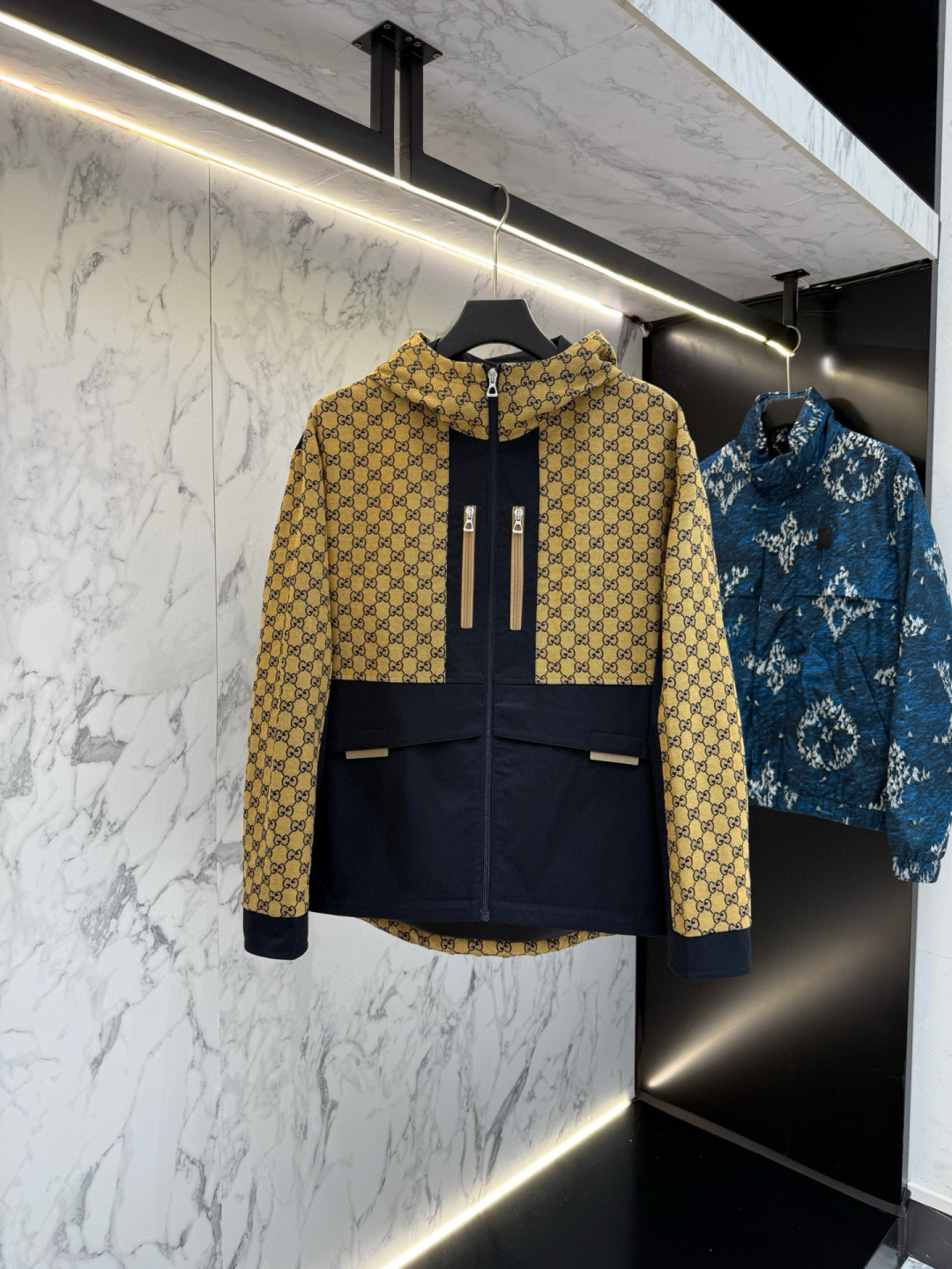 GUCCl 秋款2025最新款时尚设计师款夹克外套.处处细节显工艺足够的高级 结构性剪裁的设计改变来展现