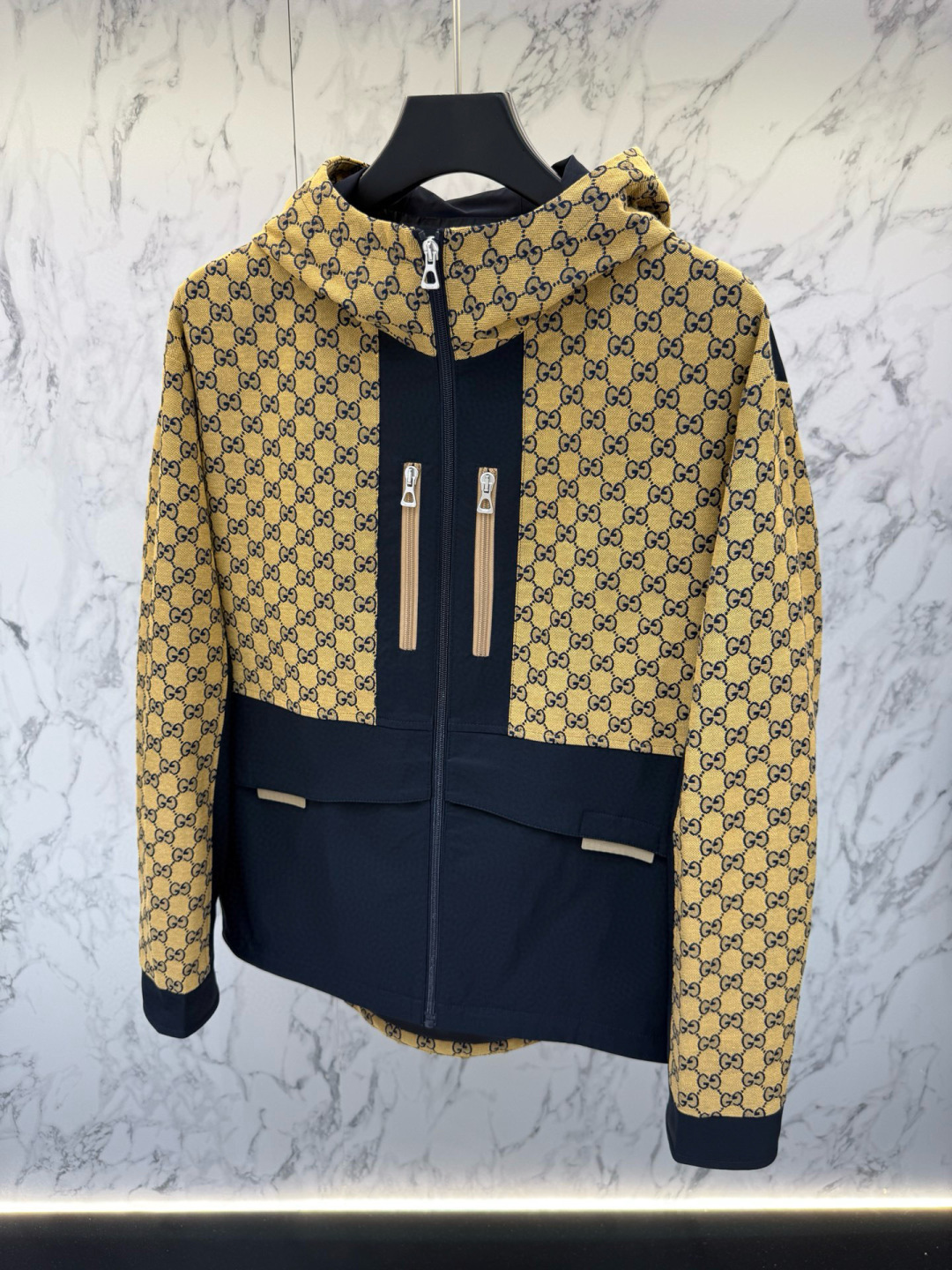 GUCCl 秋款2025最新款时尚设计师款夹克外套.处处细节显工艺足够的高级 结构性剪裁的设计改变来展现