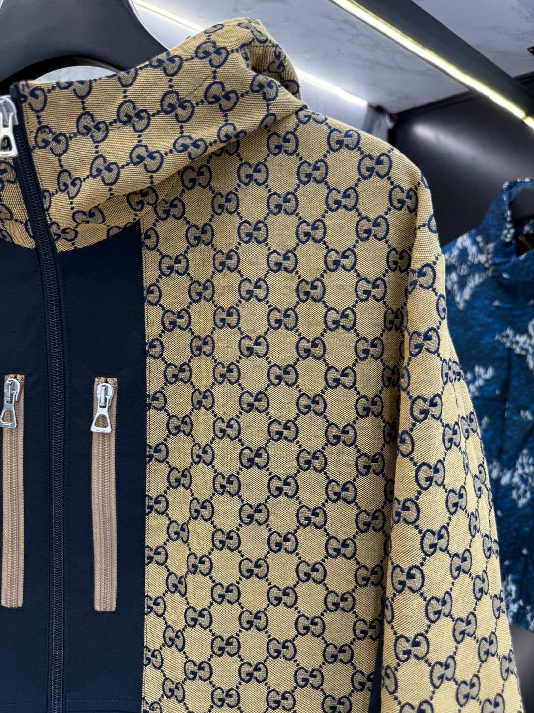 GUCCl 秋款2025最新款时尚设计师款夹克外套.处处细节显工艺足够的高级 结构性剪裁的设计改变来展现