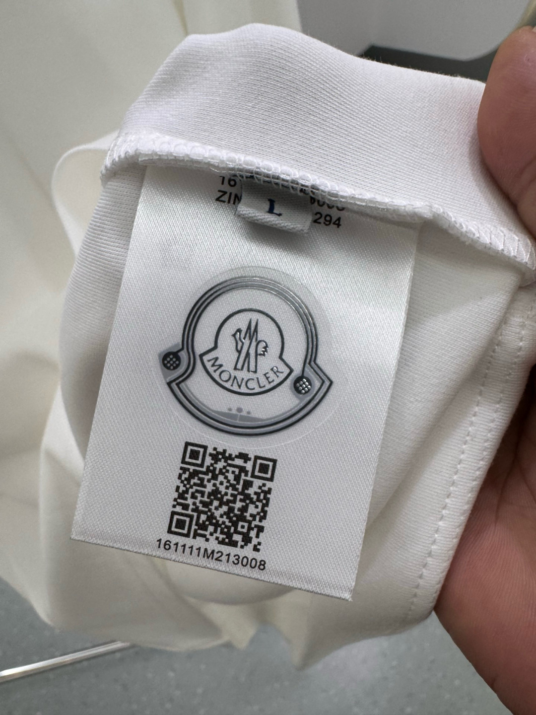 MK2025春夏新品厚款前后幅字母印花长袖T恤；定制260克高密水柔棉面料95%的棉质可以更大幅度的提高