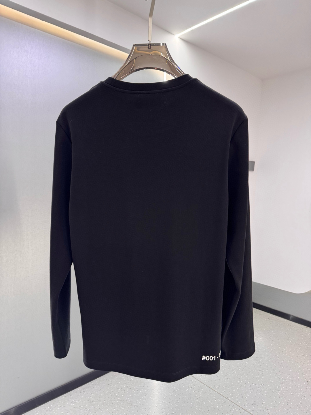 MK2025春夏新品厚款前后幅字母印花长袖T恤；定制260克高密水柔棉面料95%的棉质可以更大幅度的提高